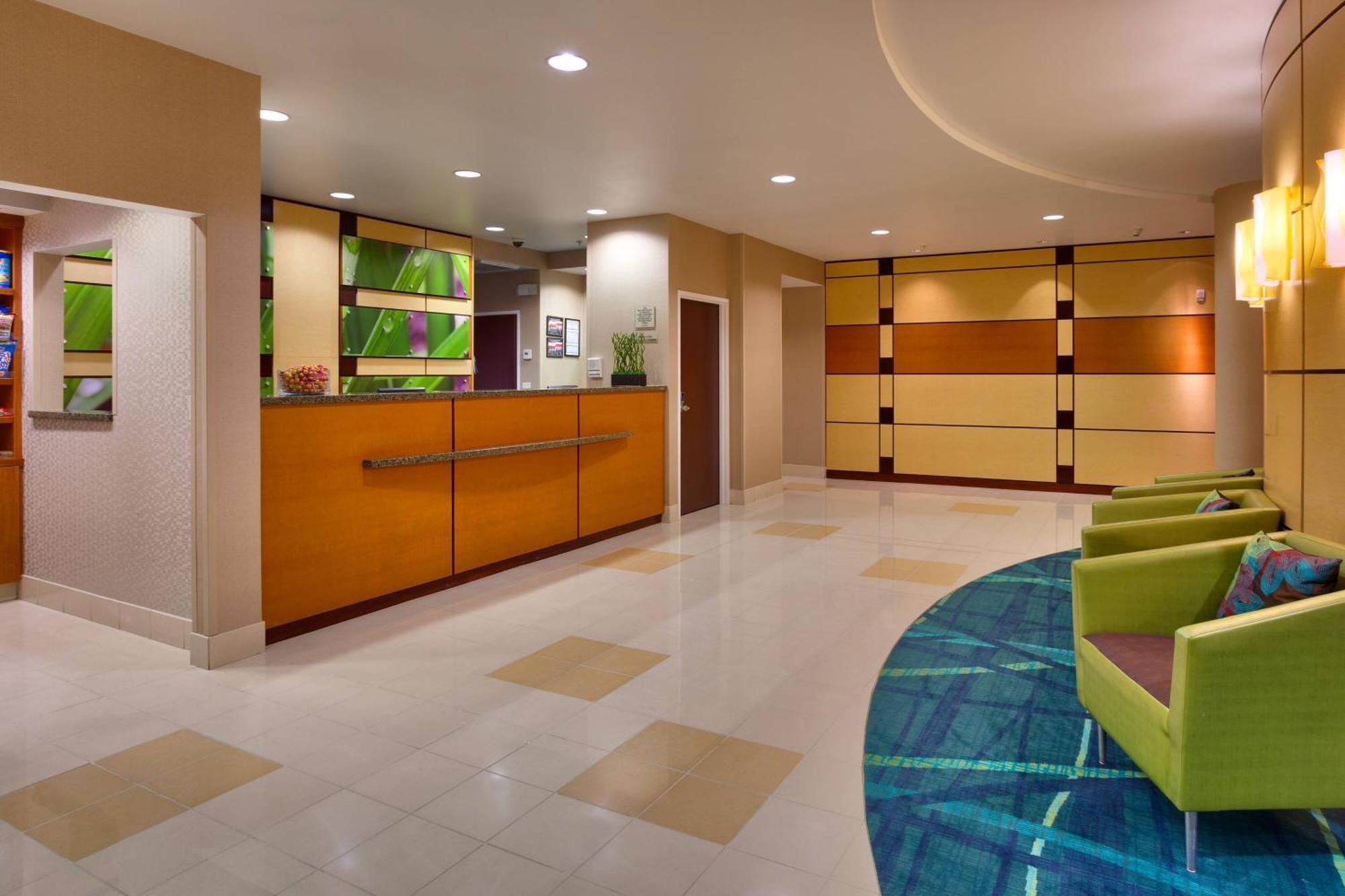 Springhill Suites By Marriott Сидар-Сити Экстерьер фото